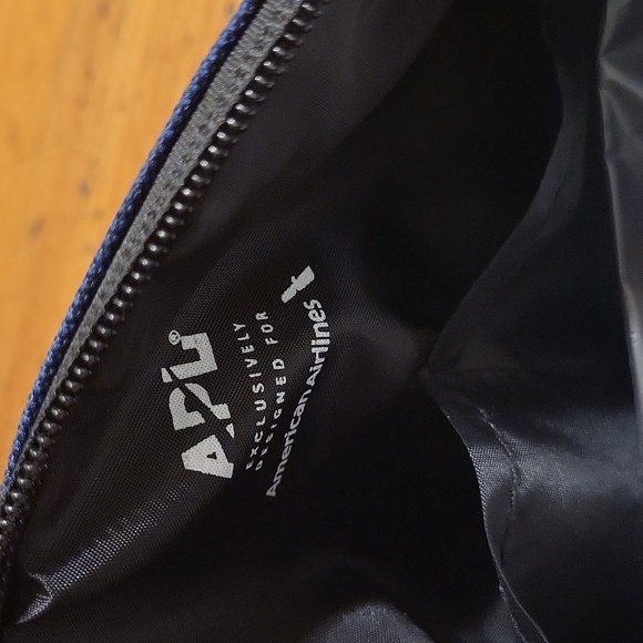 NWOT APL Travel Kit - Picture 6 of 6